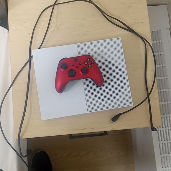 Xbox One S - Picture 3 of 3